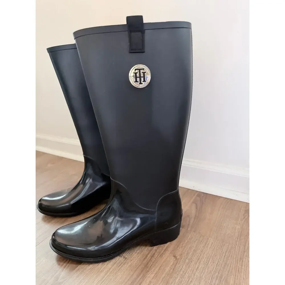 Tommy Hilfiger Women's Karissa Equestrian Glossy Metallic Logo Rain Boot-Size 10